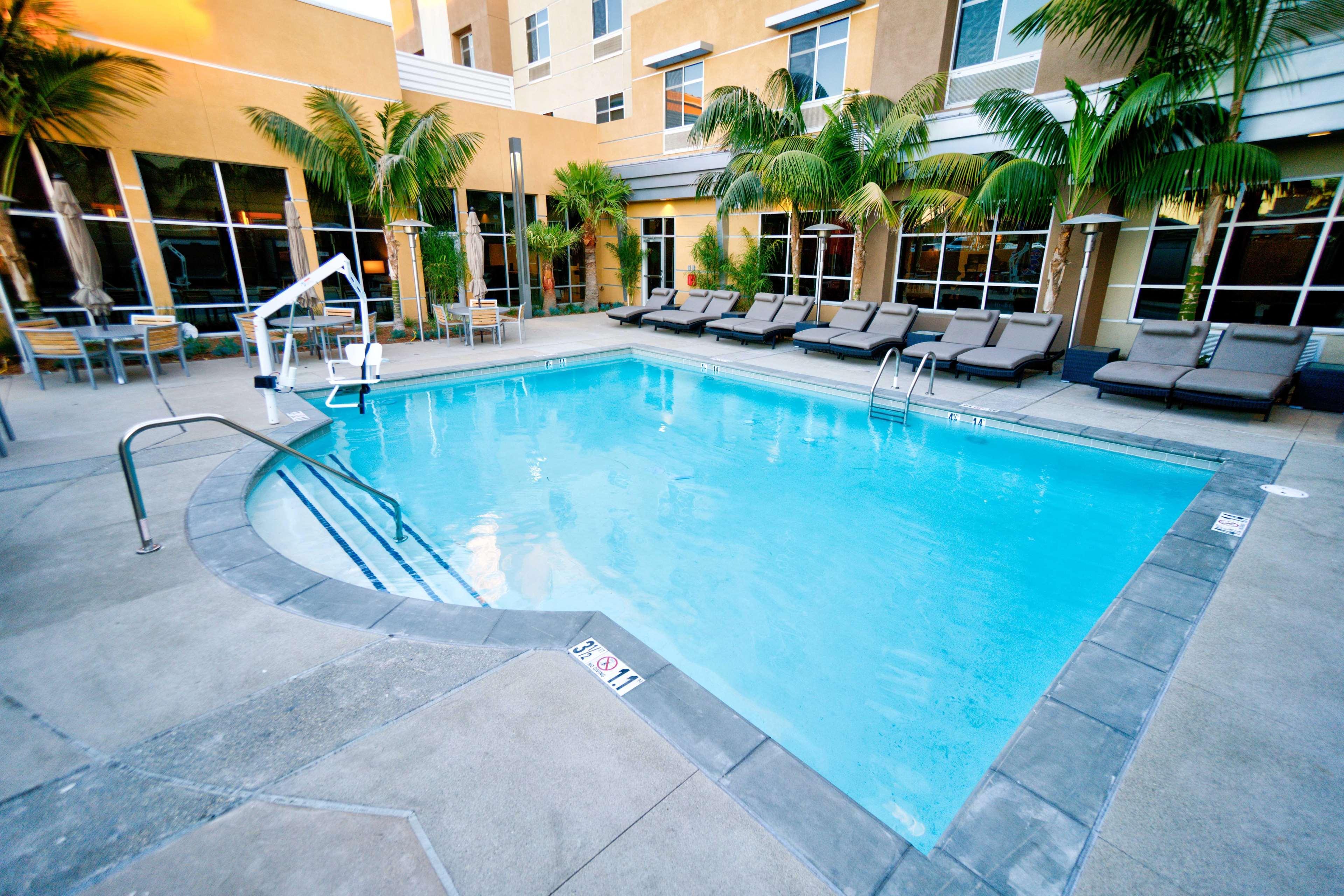 Hilton Garden Inn Santa Barbara/Goleta Exteriör bild