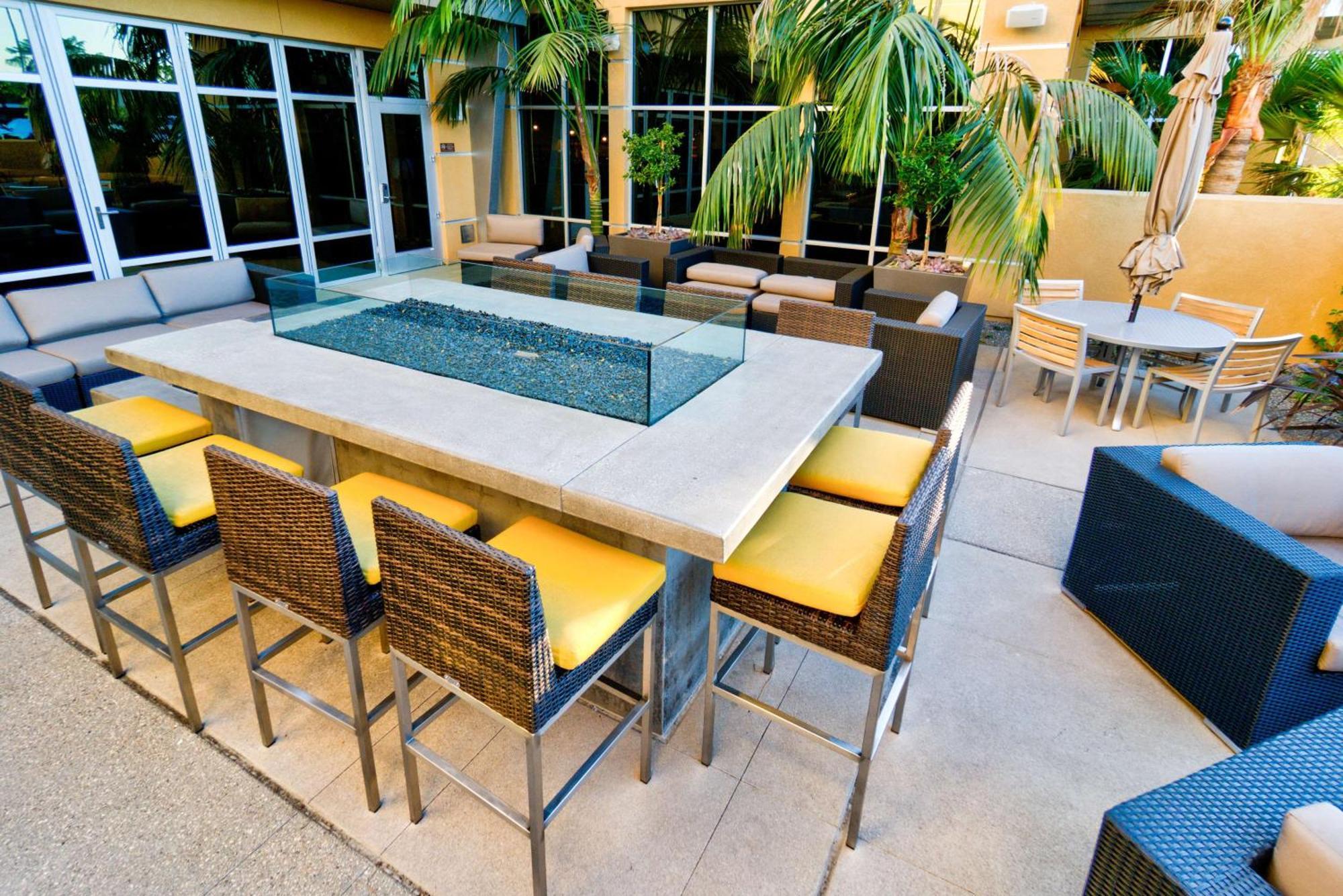 Hilton Garden Inn Santa Barbara/Goleta Exteriör bild